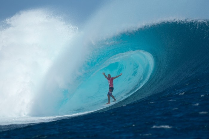 Kelly Slater surf en olas gigantes