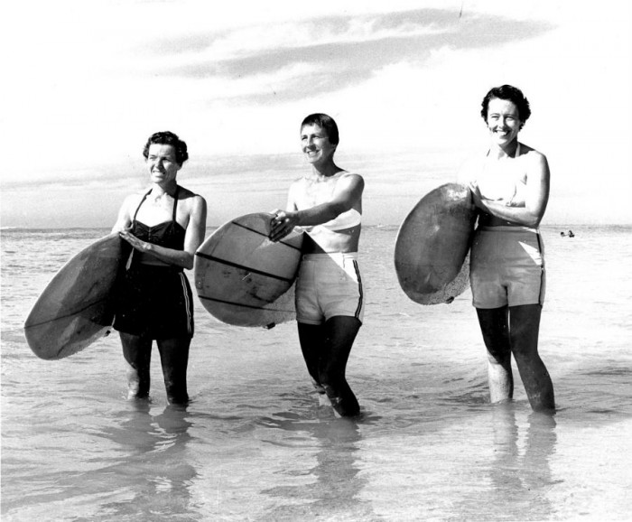 Mujeres surfistas