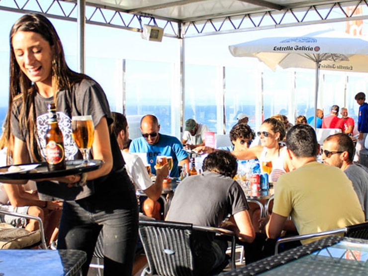 Terraza en la playa de Razo