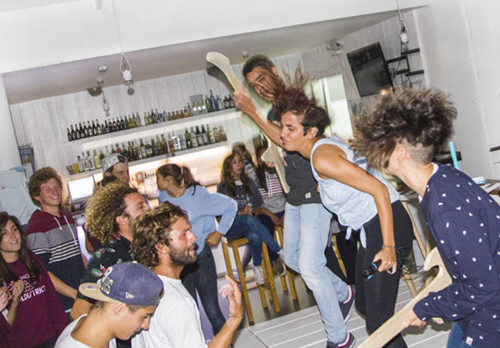 /upload/cms/images/sliders500x420movil/Menores/Menores 2/Adultos/Instalaciones/Más instalaciones/Artbar_comedor_surfbar_2.jpg