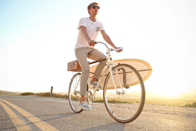 Cómo Llevar Tu Tabla De Surf En Bicicleta