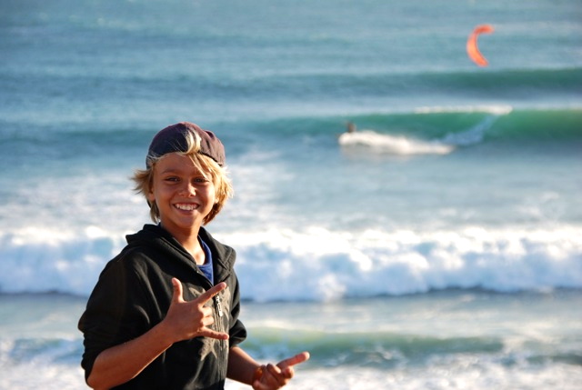Surfeando Teahupoo Con Sólo 12 años