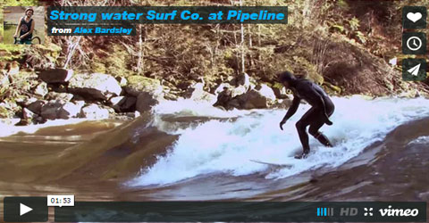 Surf De Invierno En Un Río De Montana