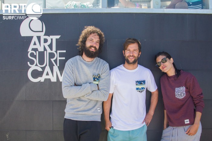 Famosos En Razo: Juan Ibáñez y Nerea Barros Visitan Artsurfcamp