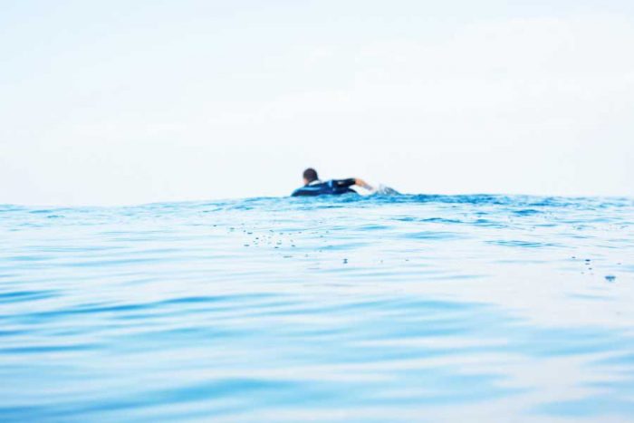 La Guardia De Costas Escocesa Encuentra a Un Surfista Que Estuvo Solo En El Mar Más De 30 Horas