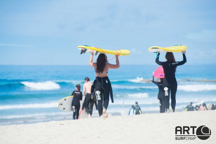 5 Razones Por Las Que Cualquier Chica Debería Surfear
