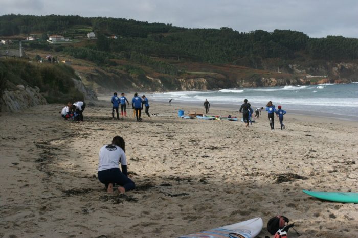 Jornada De Limpieza De Residuos En La Playa De Razo