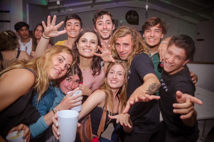 Fiestas en la escuela de surf para surfers de Valencia