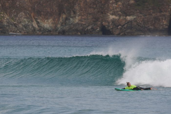 Surfista en la Playa de Razo