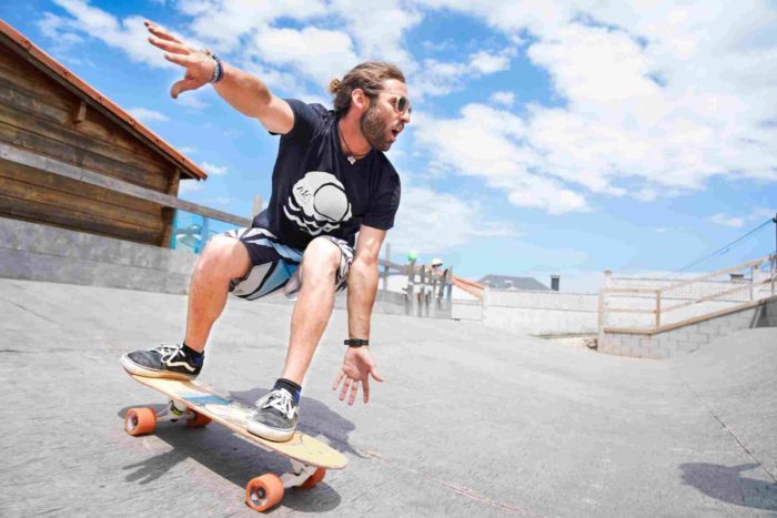 Aprende Surfskate y Mejora Tu Surf Con La Woodwave De Artsurfcamp