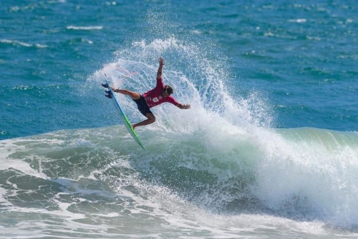 Maniobra Aéreo en Surf