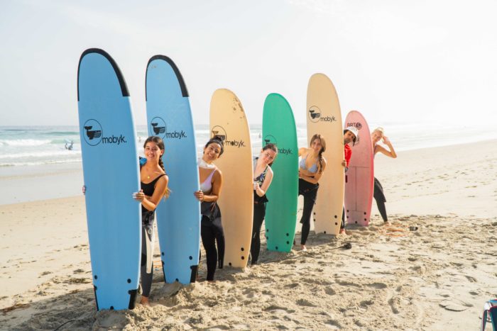 Descubre Nuestro Servicio De Alquiler De Tablas De Surf y Neoprenos En Razo, A Coruña (Galicia)