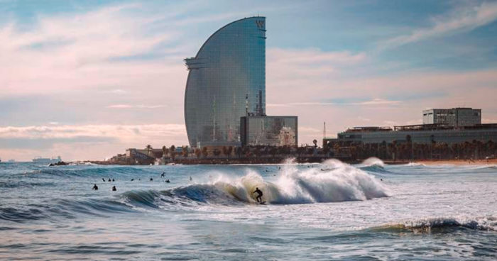 Surfeando La Provincia De Barcelona: Las Mejores Playas Para Surfing En Barcelona y Alrededores