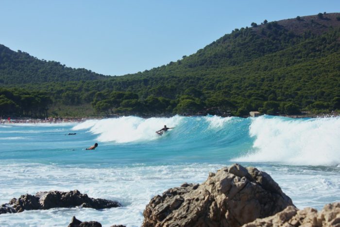 Las Mejores Playas Para Surf En Mallorca: Destinos Imprescindibles Para Los Amantes De Las Olas