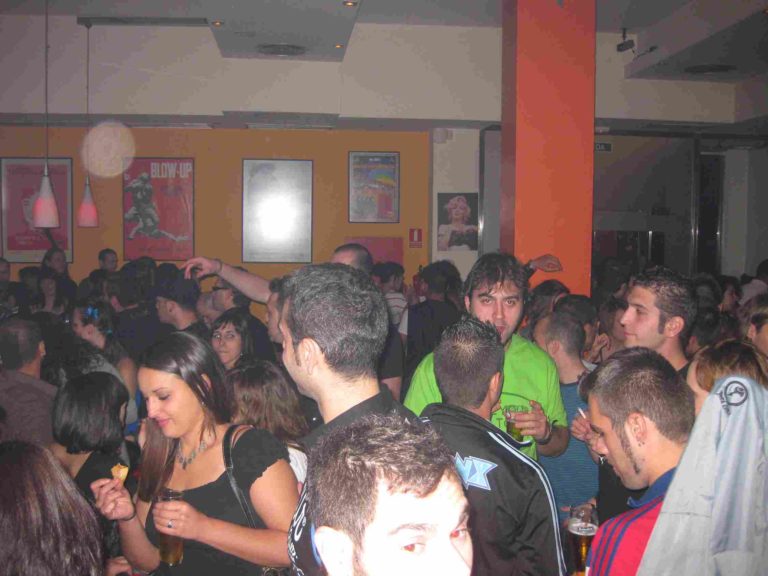 Fiesta Barbacoa Surfera De Primavera Con Barra Libre