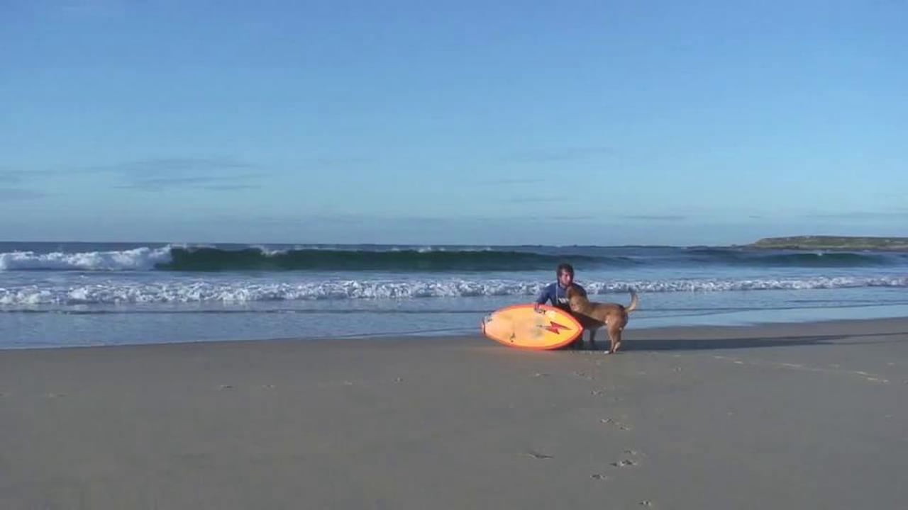 Surf En Alguna Parte De Galicia Con El Equipo De Artsurfcamp