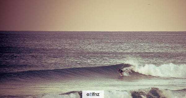 Surfeando la derecha de pico del Cordobés