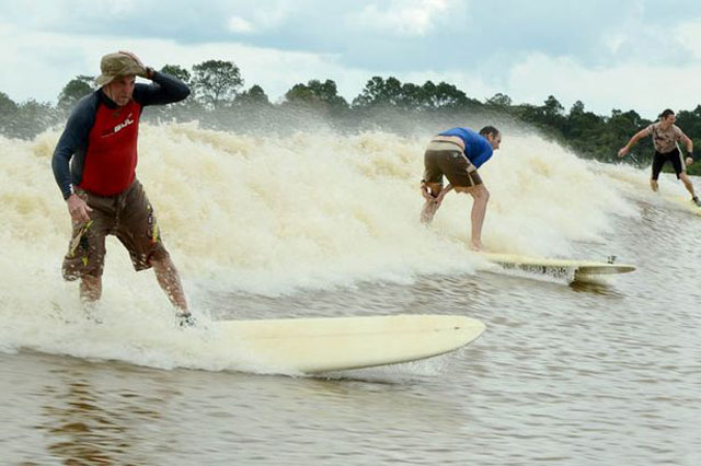 Surfeando La Ola Más Larga Del Mundo
