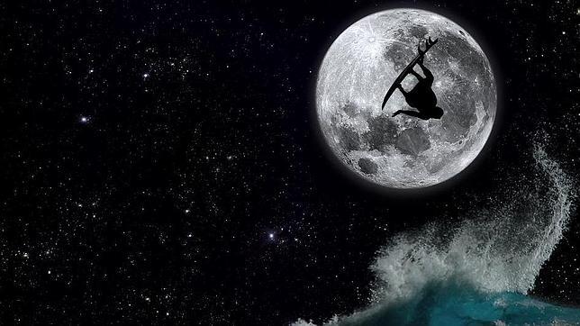 surf con luna llena