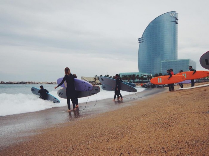 Cursos de surf de invierno barcelona - Artsurfcamp