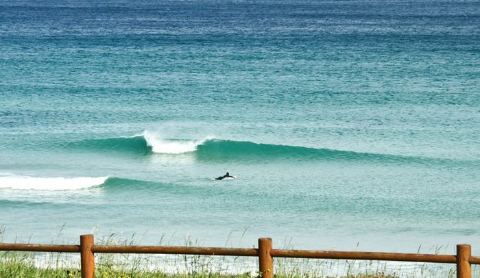 condiciones del mar cerca del mejor surfcamp de España Playa de Razo