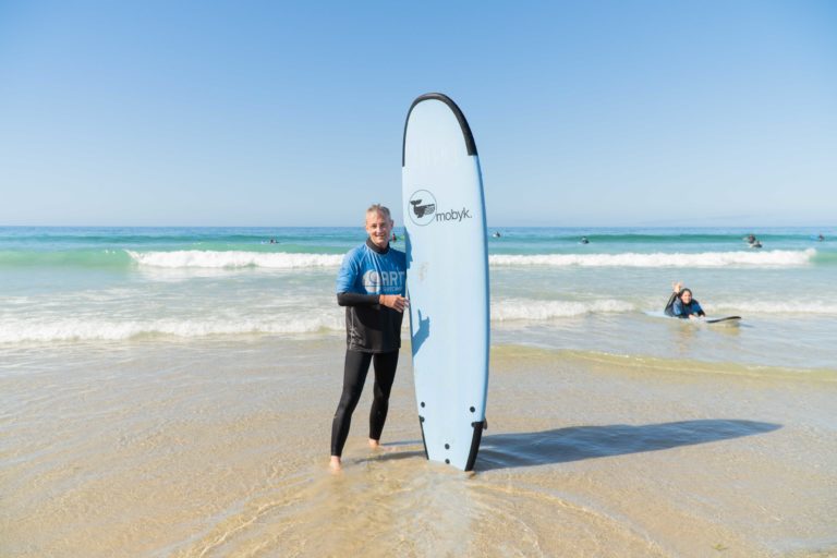 Descubre Nuestro Servicio De Alquiler De Tablas De Surf y Neoprenos En Razo, A Coruña (Galicia)