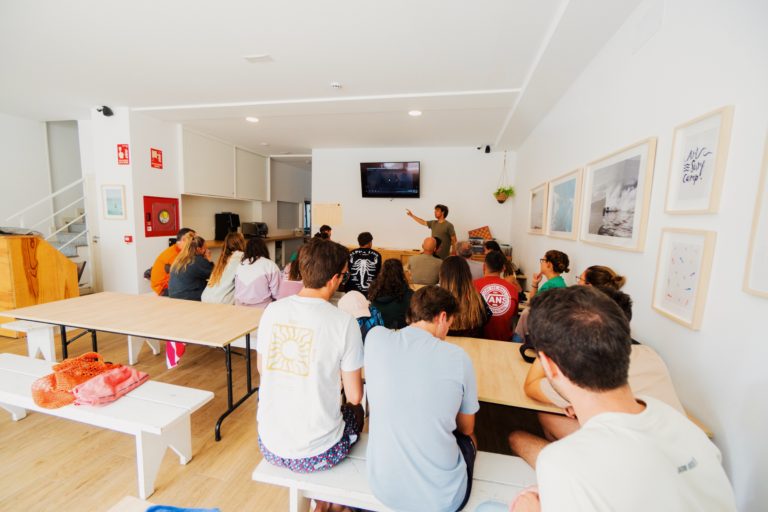 Supera el nivel beginner con Artsurfcamp: El método más rápido, inteligente y seguro para dominar el mar
